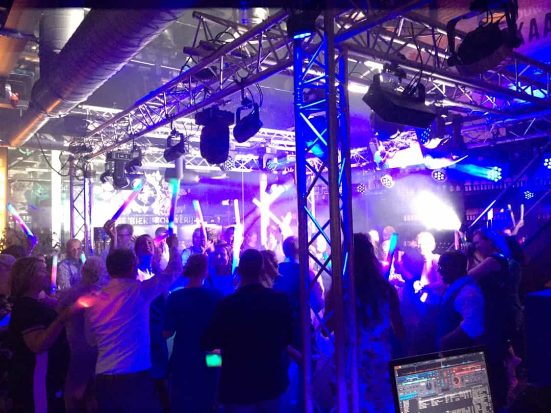 Waarom Black Light Showtechniek?